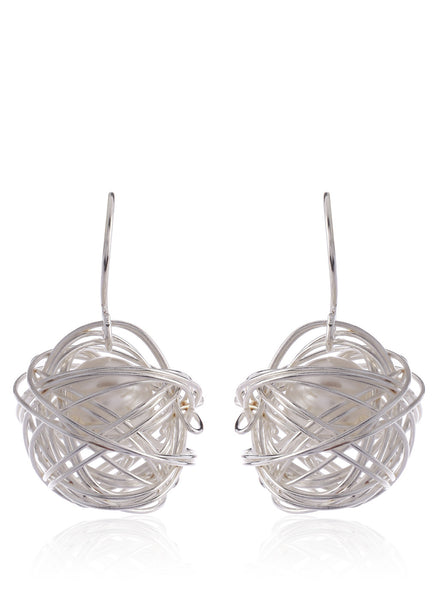 Webbed Wire Mesh Pearl Silver Earrings - Thingalicious
 - 1